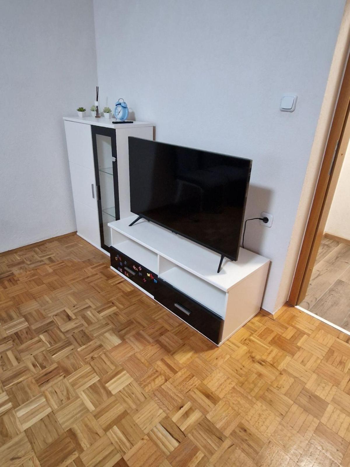Apartma-Sobe Lejla Vipava Ngoại thất bức ảnh