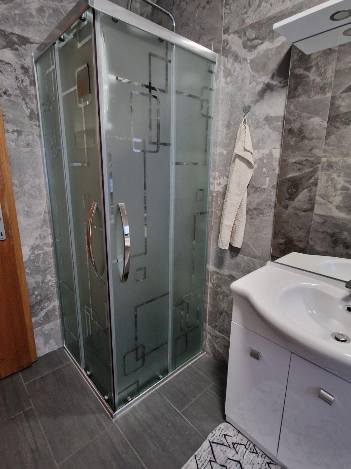 Apartma-Sobe Lejla Vipava Ngoại thất bức ảnh