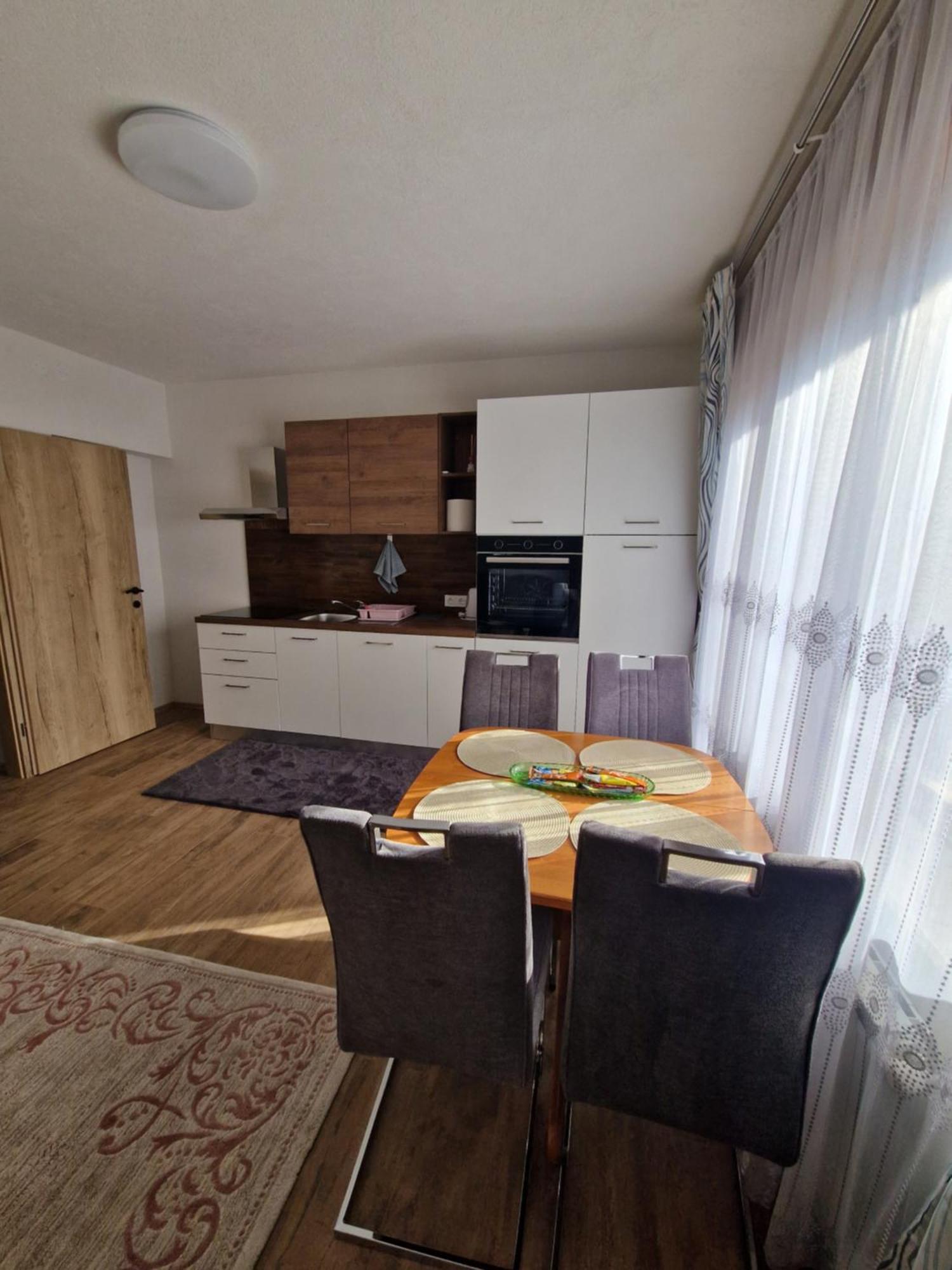Apartma-Sobe Lejla Vipava Ngoại thất bức ảnh