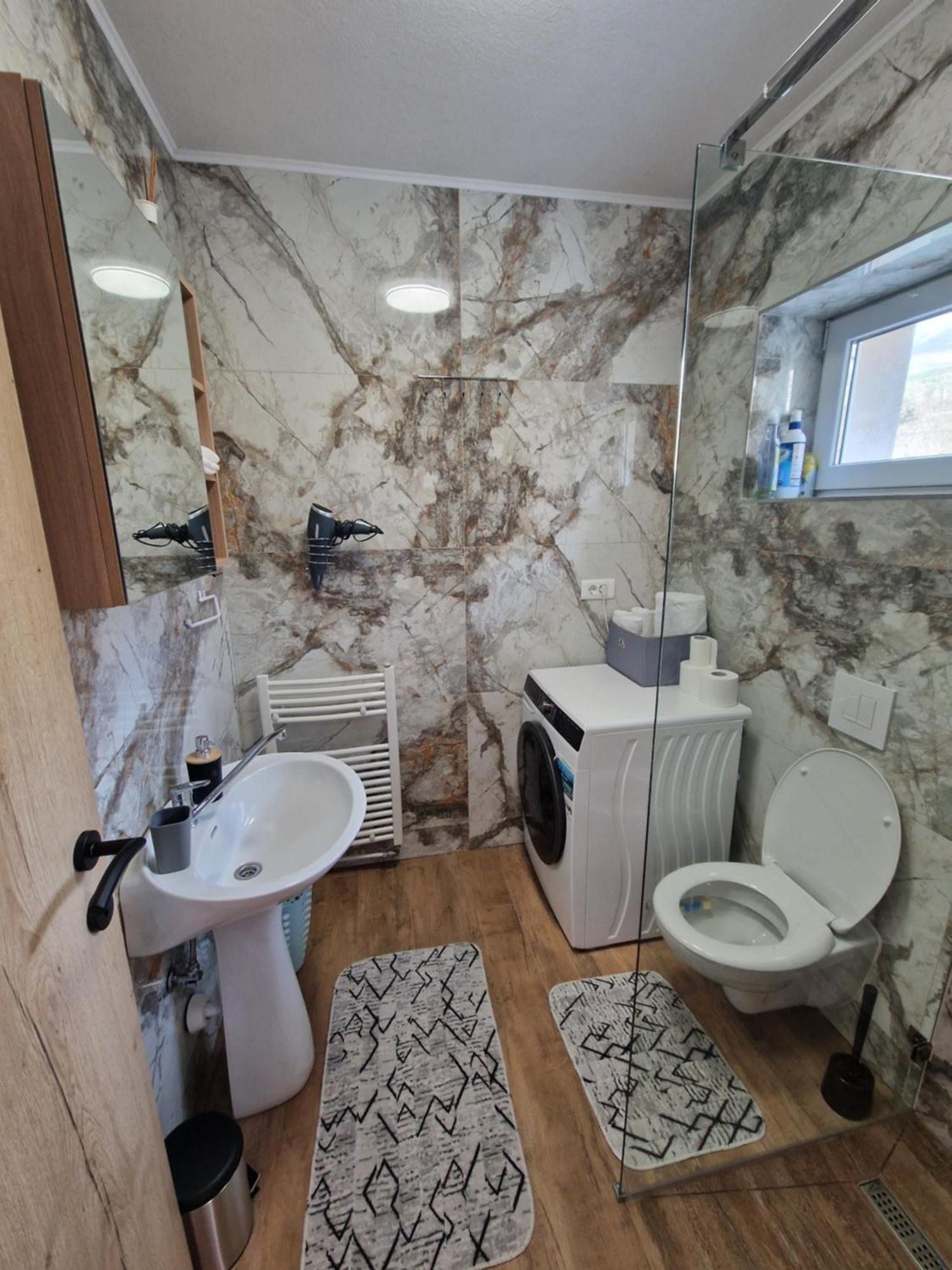 Apartma-Sobe Lejla Vipava Ngoại thất bức ảnh